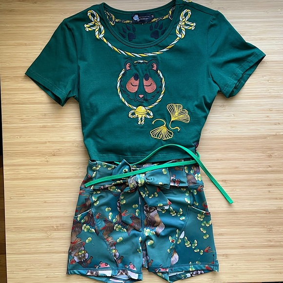 Tanuki & Gingko Leaves Waist Tie Crop Top & Shorts Activewear Set - Picture 1 of 10
